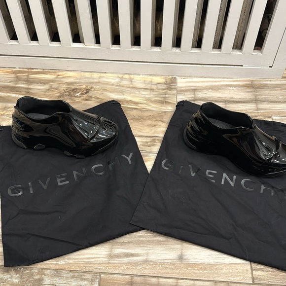 Givenchy Monumental Low Sneaker - Picture 8 of 8